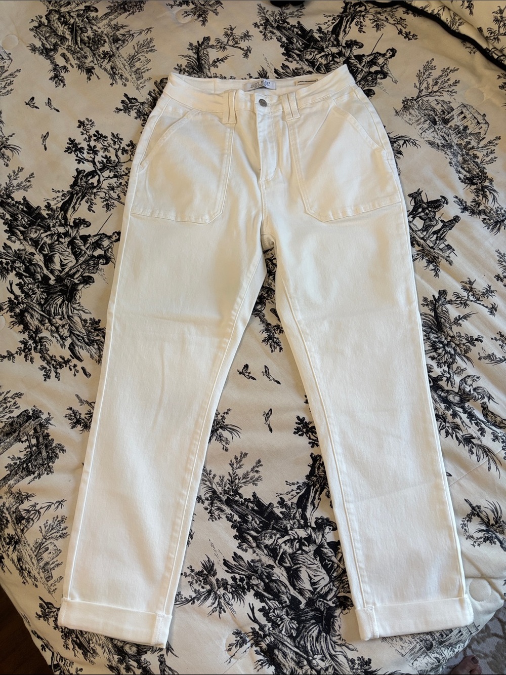 Judy Blue White Straight-Leg Jeans with Patch Pockets Aurora Weekender